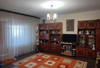 Apartament cu 2 camere decomandat, suprafata de 58 mp mobilat si utilat zona Far