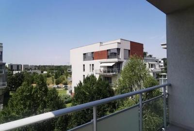 Apartament cu 4 camere decomandat, mobilat în Băneasa