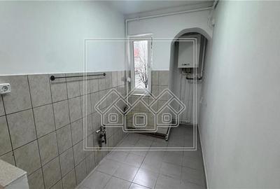 Apartament de vanzare in Sibiu - 3 camere, balcon, et. 1 - - 2