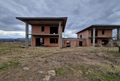 Casa individuala (semicolectiva) 172 mp utili, teren 765 mp Feleacu - 2