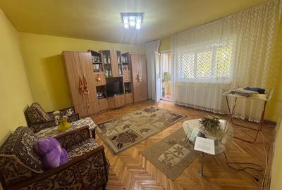 Apartament cu 3 camere decomandat, mobilat în Dâmbovița