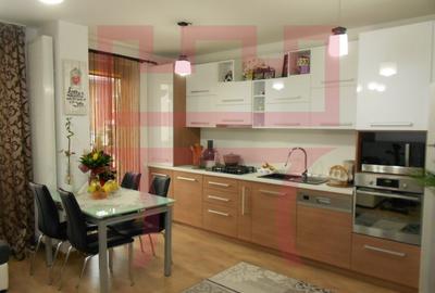 Apartament cu 2 camere semidecomandat, mobilat în Central