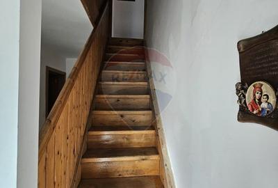 Casă solidă din cărămidă, mobilată, garaj, teren generos – Tarcău - 49