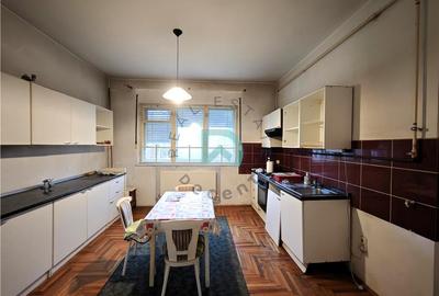 Casă cu 3 camere în Brașovul Vechi