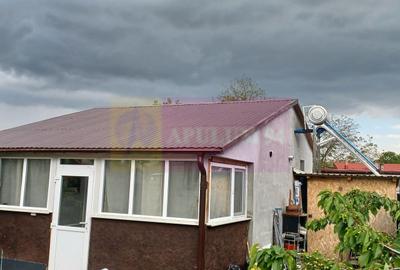 Săbăreni, casă 2 camere, baie, bucătărie, terasă, magazie - 1