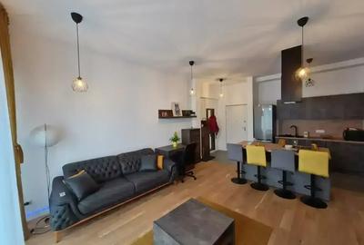 Apartament cu 2 camere semidecomandat, mobilat în Timpuri Noi