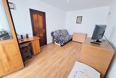 Apartament 3 camere, etaj 3, renovat, zona Orizont