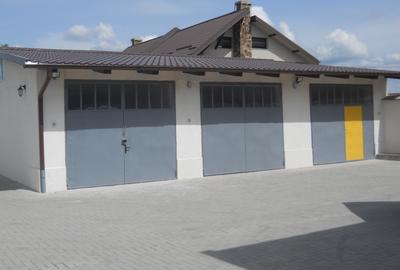 Inchiriez  2 garaje  si  locuri parcare acoperite Tatarani - 1