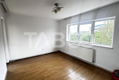 Apartament de vanzare 3 camere nemobilate cu balcon zona Trei Stejari - 1