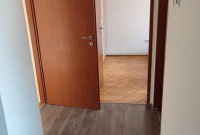 Direct de la proprietar vand apartament 2 camere, Lunca, Universitate - 12