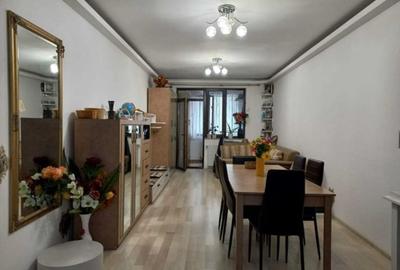 Vand apartament 3 camere Isaran Coresi