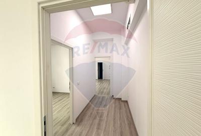 DE INCHIRIAT Spațiu comercial  100mp în zona P-ta Victoriei - 20