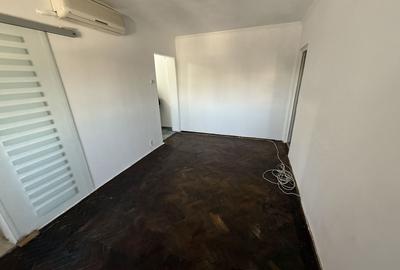Apartament cu 3 camere semidecomandat în Brătianu