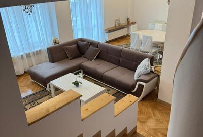 Apartament cu 4 camere decomandat, mobilat în P-ța Victoriei