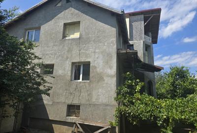 Casa/vila de vanzare in oras sau schimb cu apartament