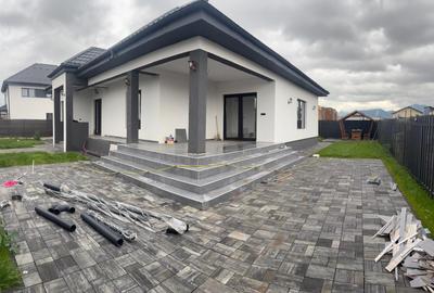 Casă individuală cu 4 camere în Tărlungeni