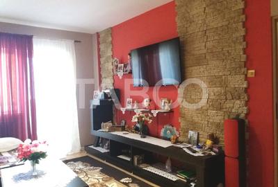 Apartament decomandat 3 camere  2 bai etaj 3 balcon zona buna Cisnadie - 1