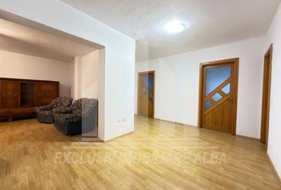 Apartament cu 3 camere decomandat, mobilat în Central