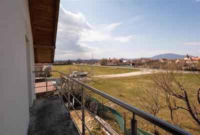 Casa spatioasa cu etaj si curte în Ghimbav - 14