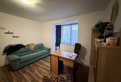 Apartament cu 3 camere semidecomandat, mobilat în Mihai Viteazul