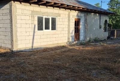 Casă de vânzare în comuna Făcăeni, județul Ialomița – teren 2600 mp, casă nouă, - 1