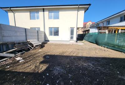 Casa 4 camere, 2 placi de beton, toate utilitatile, pozitie excelenta