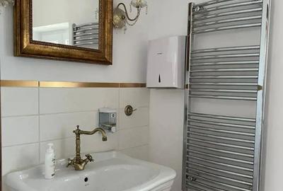 Bijuterie Arhitecturală: Refugiul tău de Lux cu Piscină în Inima Orașului - 9