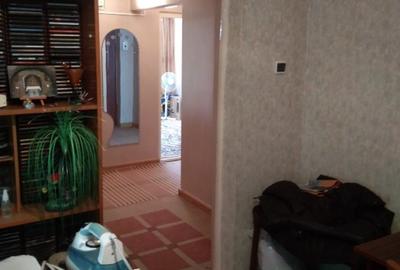 Vand apartament 3 Camere, Decomandate, Baie cu geam, 64m2 , Mazepa - 10