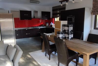 Vand  vila deosebita cu 5 cam.in zona 7Noi. - 6