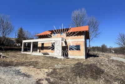 CASA INDIVIDUALA SEMIIFINISAT 5 CAMERE - VANZARE -CENTRU SALICEA - 700 MP TEREN - 1