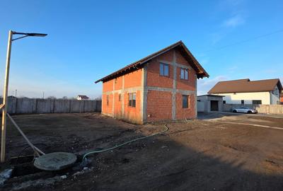 Casă P+1 cu vedere la Dunăre | 1.056 mp teren | Garaj dublu - 2