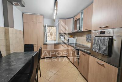 Apartament de vanzare, 4 camere, 2 bai, etajul 1, centrala proprie, Lipovei - 11