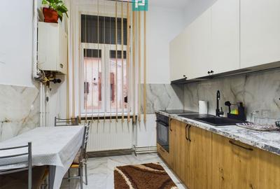 Apartament cu 3 camere semidecomandat în Central