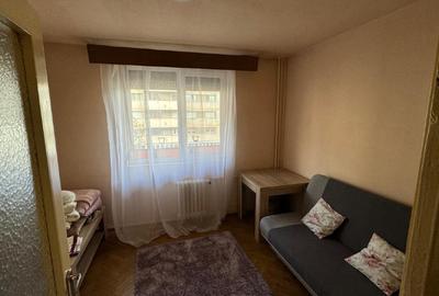 Inchiriez apartament 3 camere, decomandat, ultracentral, etaj 3/10, Bd. Magheru - 5