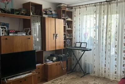 Apartament cu 3 camere semidecomandat în Păcurari