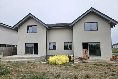 Duplex nou, P+M, 1 apartament la cheie, 1 la alb, Moșnița Nouă, comision 0% - 1