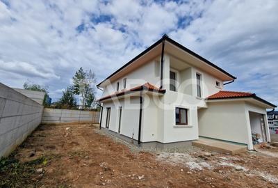 Casa individuala de vanzare cu teren, terasa, garaj si curte Selimbar - 15
