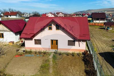 Casă de Vânzare, 3 Camere, 1577mp Teren la E58 - Lețcani, Iași - 1