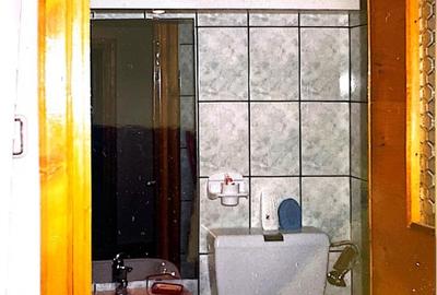 Vând apartament 4 camere initial,transformat in 3 camere cu living marit,84 mp u - 3