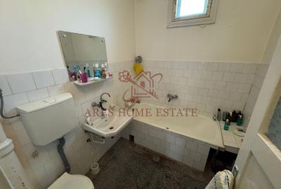 Investiție cu potențial: 2 apartamente + mansardă – Comison 0 - 11