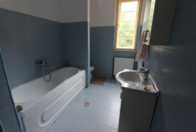 Apartament spatios 3 camere,zona medicina - 8