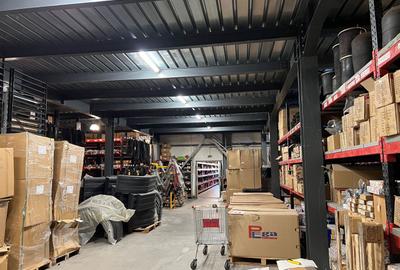 Hale si spatiu showroom ,depozitare si productie 2176 mp.Militari - Iuliu Maniu - 7