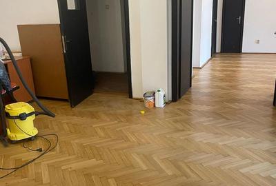 Apartament cu 4 camere decomandat în Romană