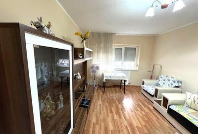 Apartament cu 2 camere decomandat, mobilat în