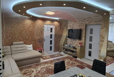 Apartament cu 3 camere de închiriat - 1