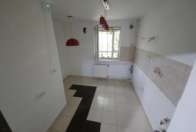 Titan Ozana 1/4 Decomandat Boxa Renovat inclusiv Inst.Electrica 3Camere Vanzare - 1