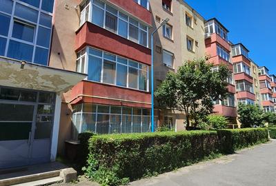 Vanzare 2 camere, 46 mp, Tractorul, zona 13 Decembrie - O. Goga - 1