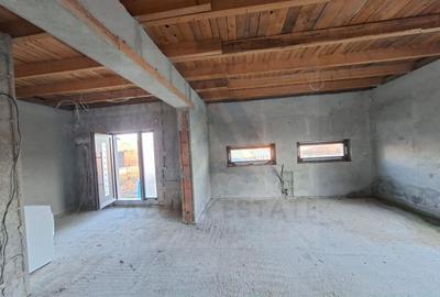 Casă individuală cu 4 camere în Roșia