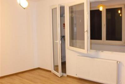 Apartament cu 3 camere decomandat în Obor