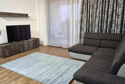 Apartament cu 3 camere semidecomandat, mobilat în Băneasa